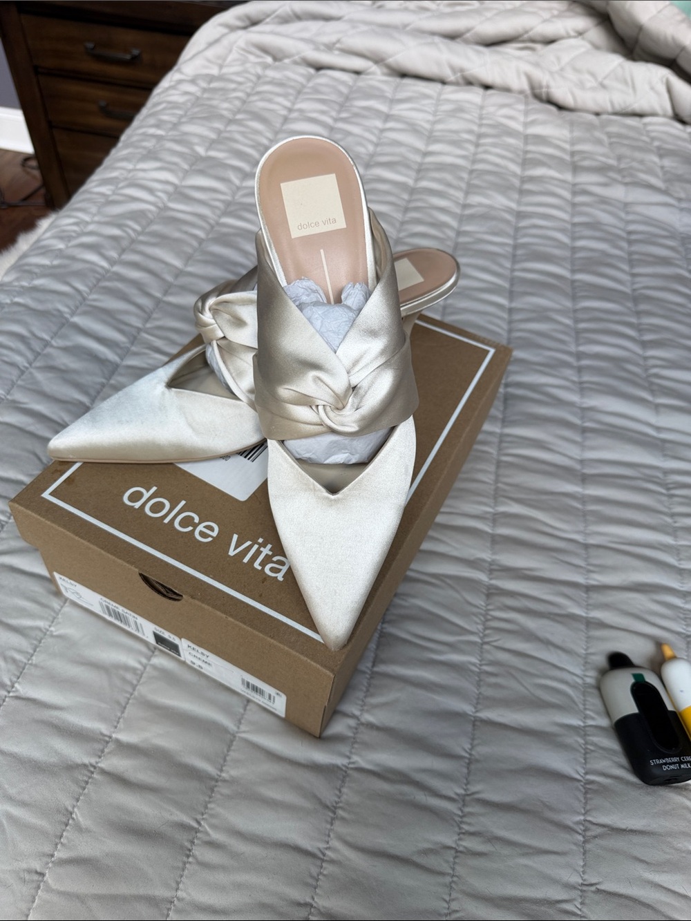 Dolce Vita Women's Ivory Satin Knot Pointed-Toe Mules